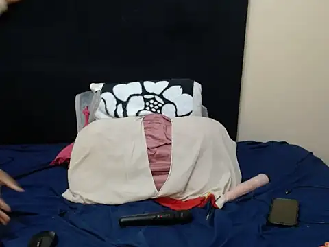KinkyPetite18 live