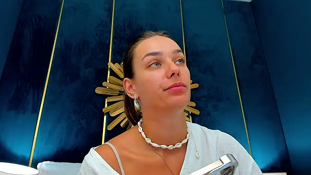 AprilWong live