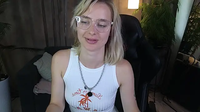 NoraMoreau live