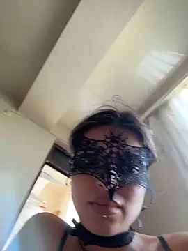 Mia_Cannon live