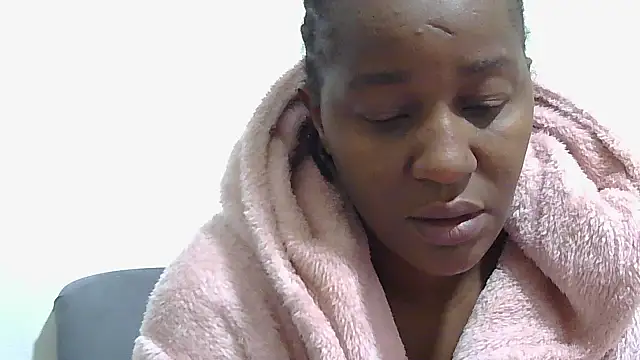 sluttylaura21 live