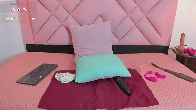 Caroline_daring live