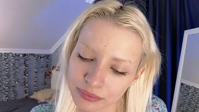 Naomi_Demio live
