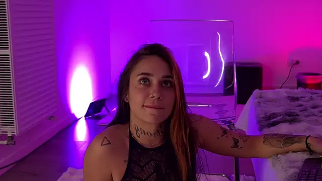 KyraDesire live