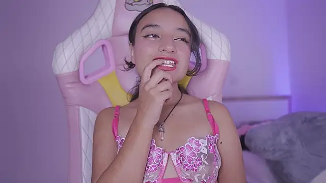 _emily_jonexs live
