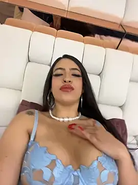ArianaBlum live