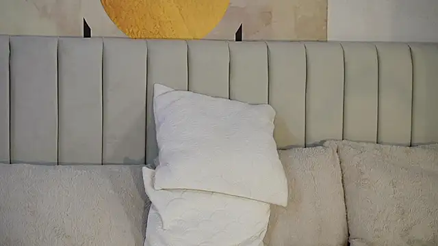 MiaJolie_ live
