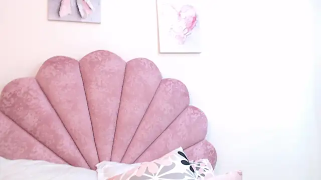 MilaaAdams live