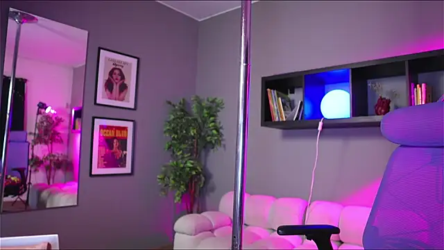 Millie_Volturi live