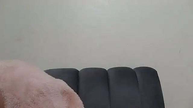 sluttylaura21 live