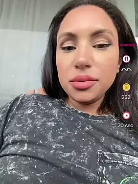 MeghanXO live
