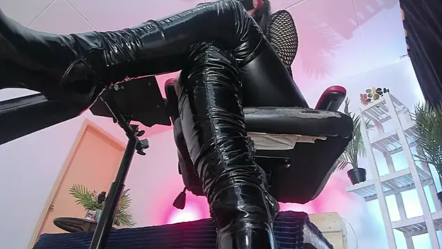 Halley_Ravenn live