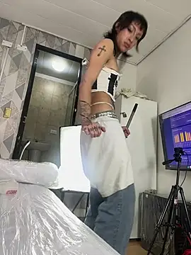 MadisonWood01 live