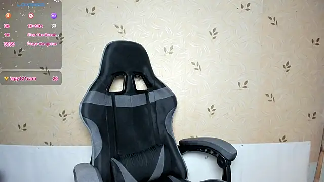 NicoleDaviss live