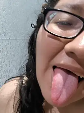 Latina_Lesly live