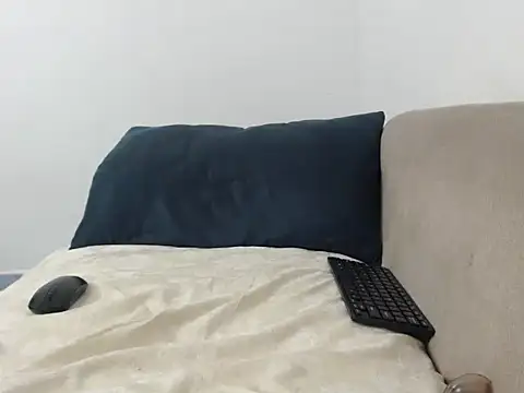 Pettite_essy live