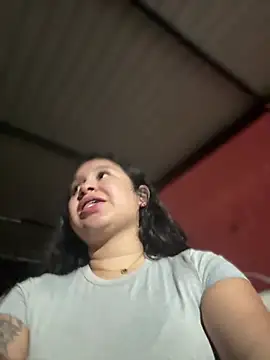 Pretty_Isadora live