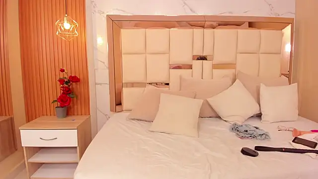 alana_gloow live