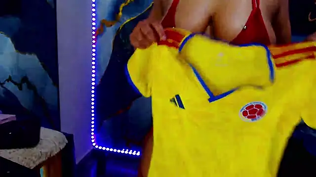 Yasmine_Tapias live