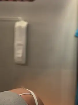 Pretty_Isadora live