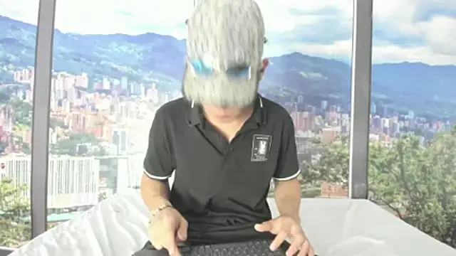 AxelAndCloe live