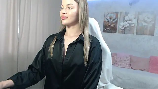 EmmyMills live