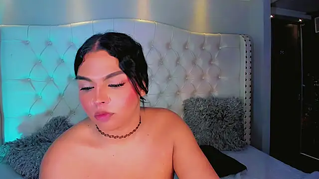 Maia_Hotts live