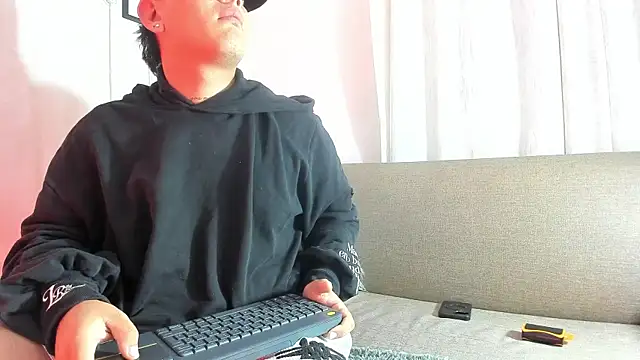 Liam_grey01_ live