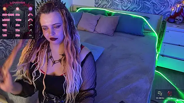 Miss_Maya_Mils live