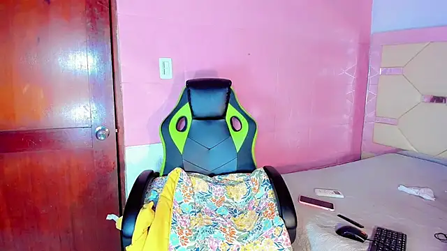 Naomisaenz01 live