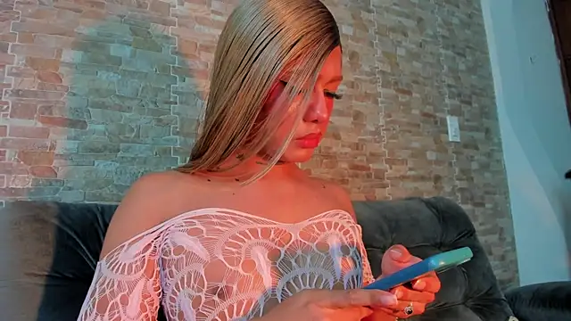 Dreams_Chloe live