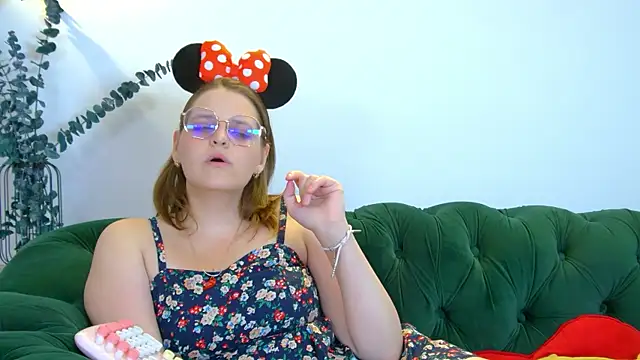 AlexaAvery live