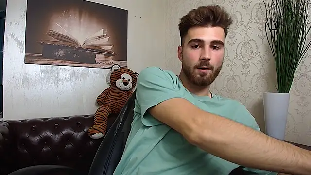 KyloEast live