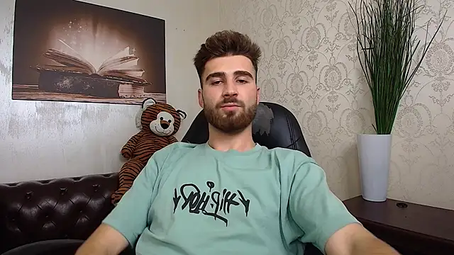 KyloEast live