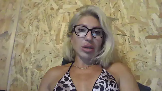 fox_red_lady7 live