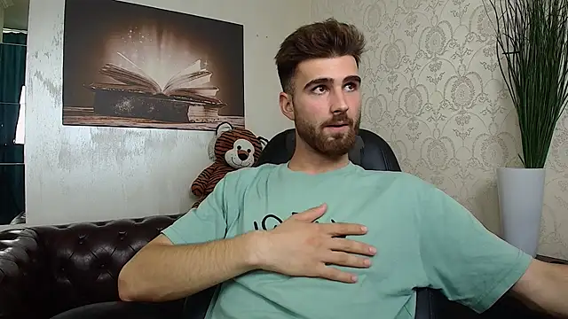 KyloEast live