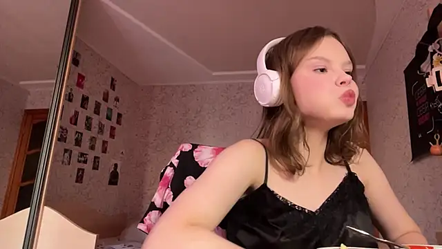 Vivienneyourdream live