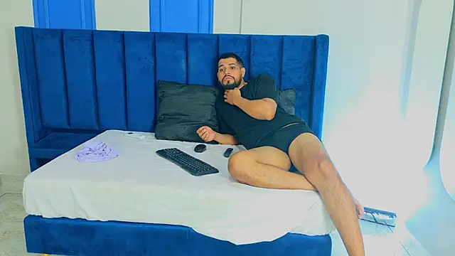 CURVYANDKING_CR live