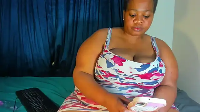 ThickLeeyanaXX live