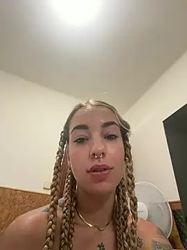 lunavelveett live