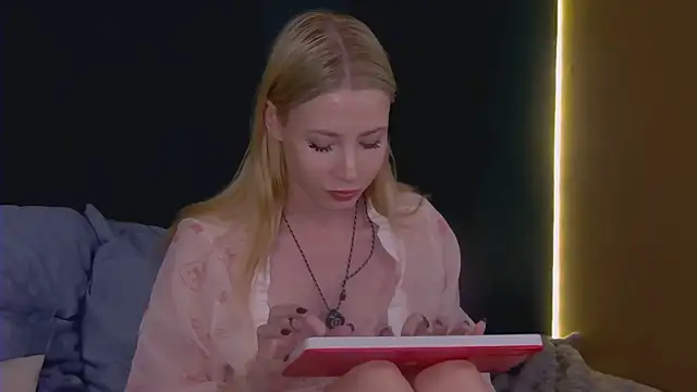 Lola_Gilbert live