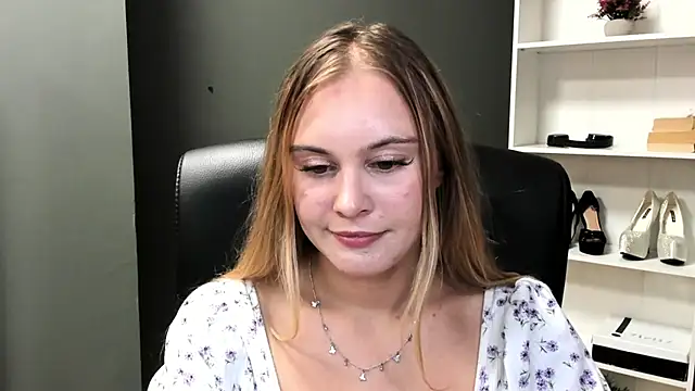 kitty_valeria live
