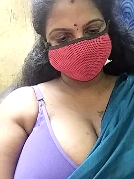 Poojitha-Queen live