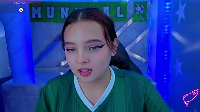 mia_foster_t live