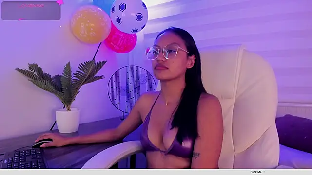 emma_brooks_ live
