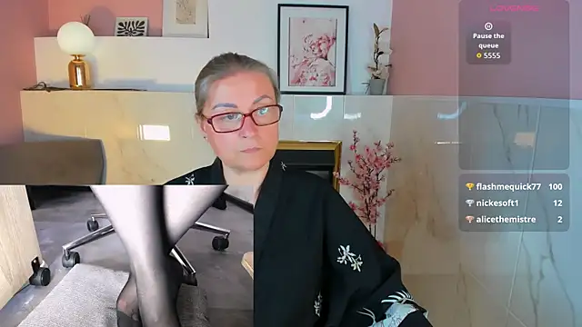 Alexandra_Kind live