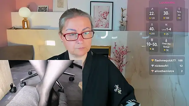 Alexandra_Kind live