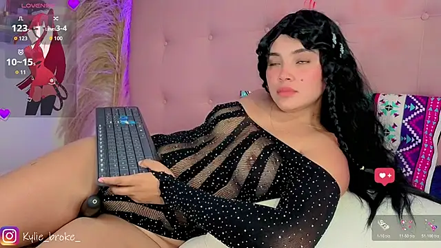 Kylie_brokee live