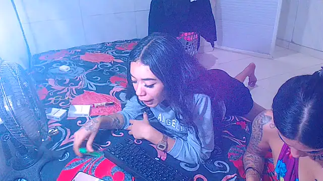 Triogirlhorny_ live