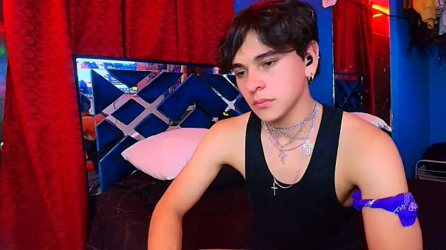 Luke_Howland live